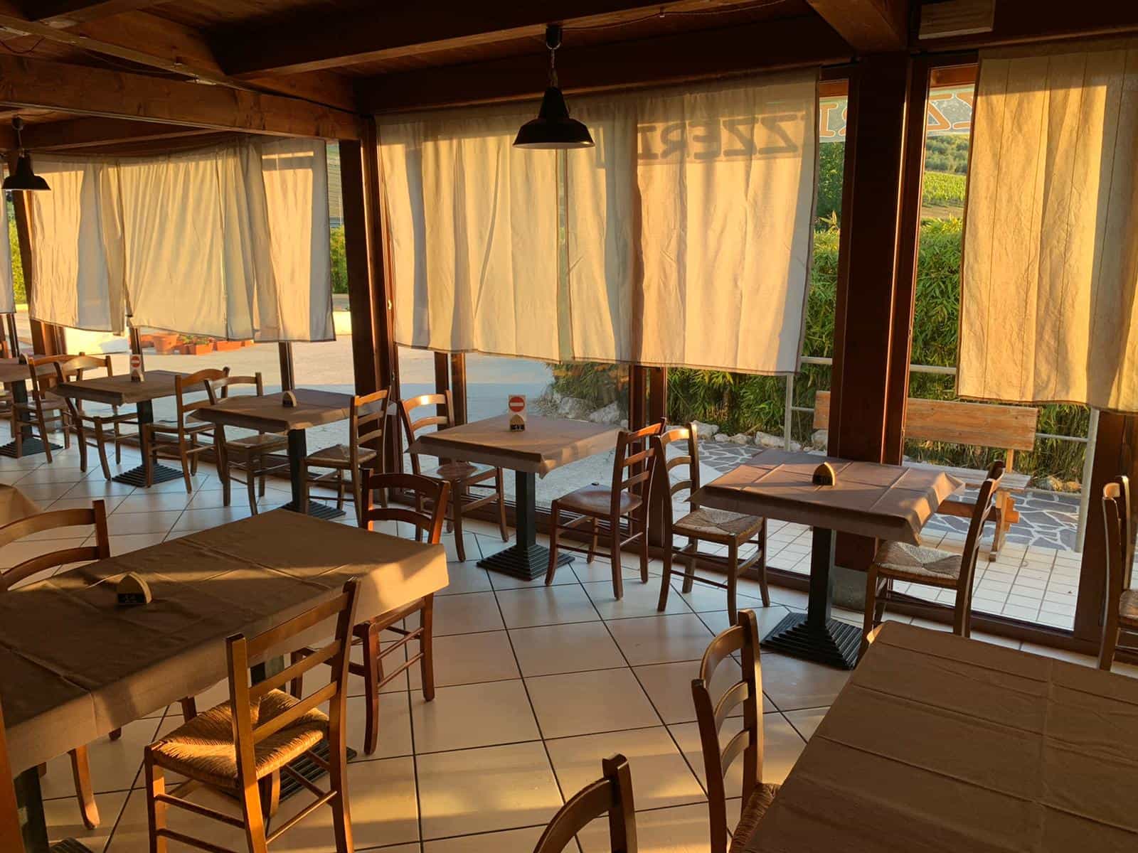 Immagine di copertina del ristorante La Taberna Braceria Pizzeria di Marzella Annamaria