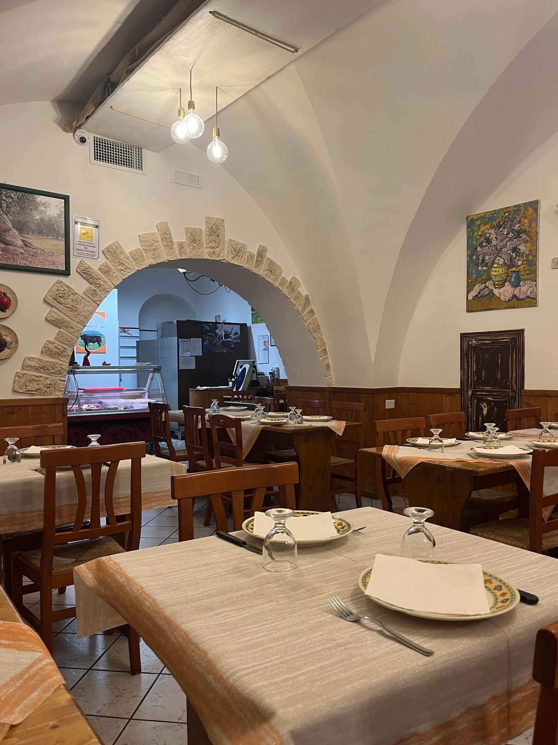 Rosticceria "Antico Borgo" di Menga Piero - Ristorante a Cisternino