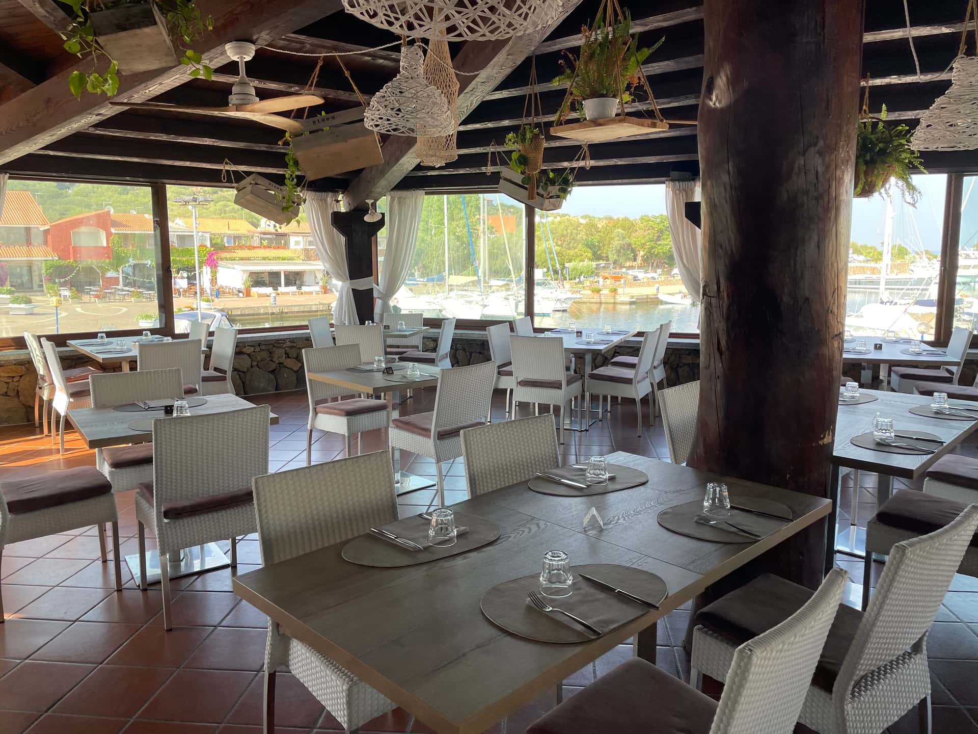 Acquarium Bar - Bistrot - Pizzeria - Ristorante a Porto Ottiolu