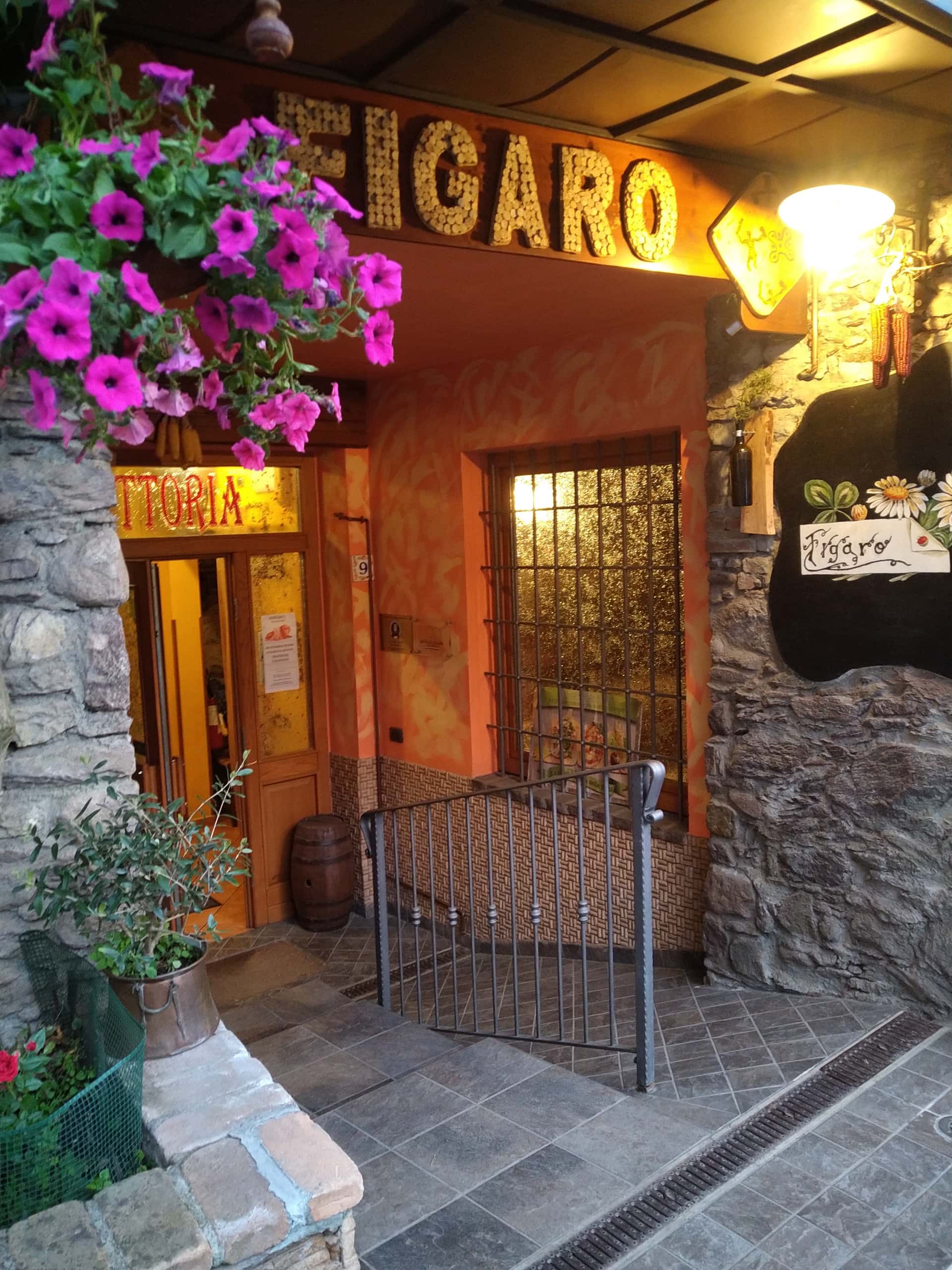 Trattoria Figaro cucina con pizza - Ristorante a fraz Sacca