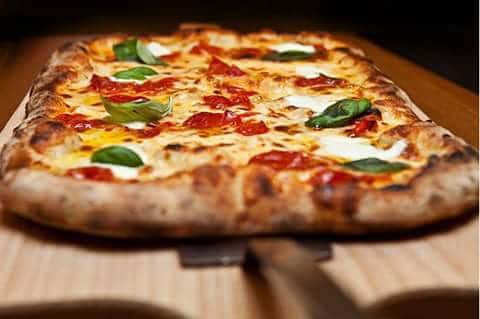 Pizzeria del Corso di Hassan Mohamed Aly Mohamed - Ristorante a Castel Guelfo di Bologna