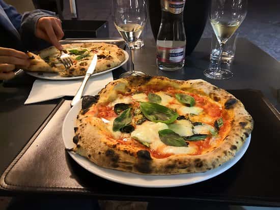 Palazzo Petrucci Pizzeria - Ristorante a Napoli