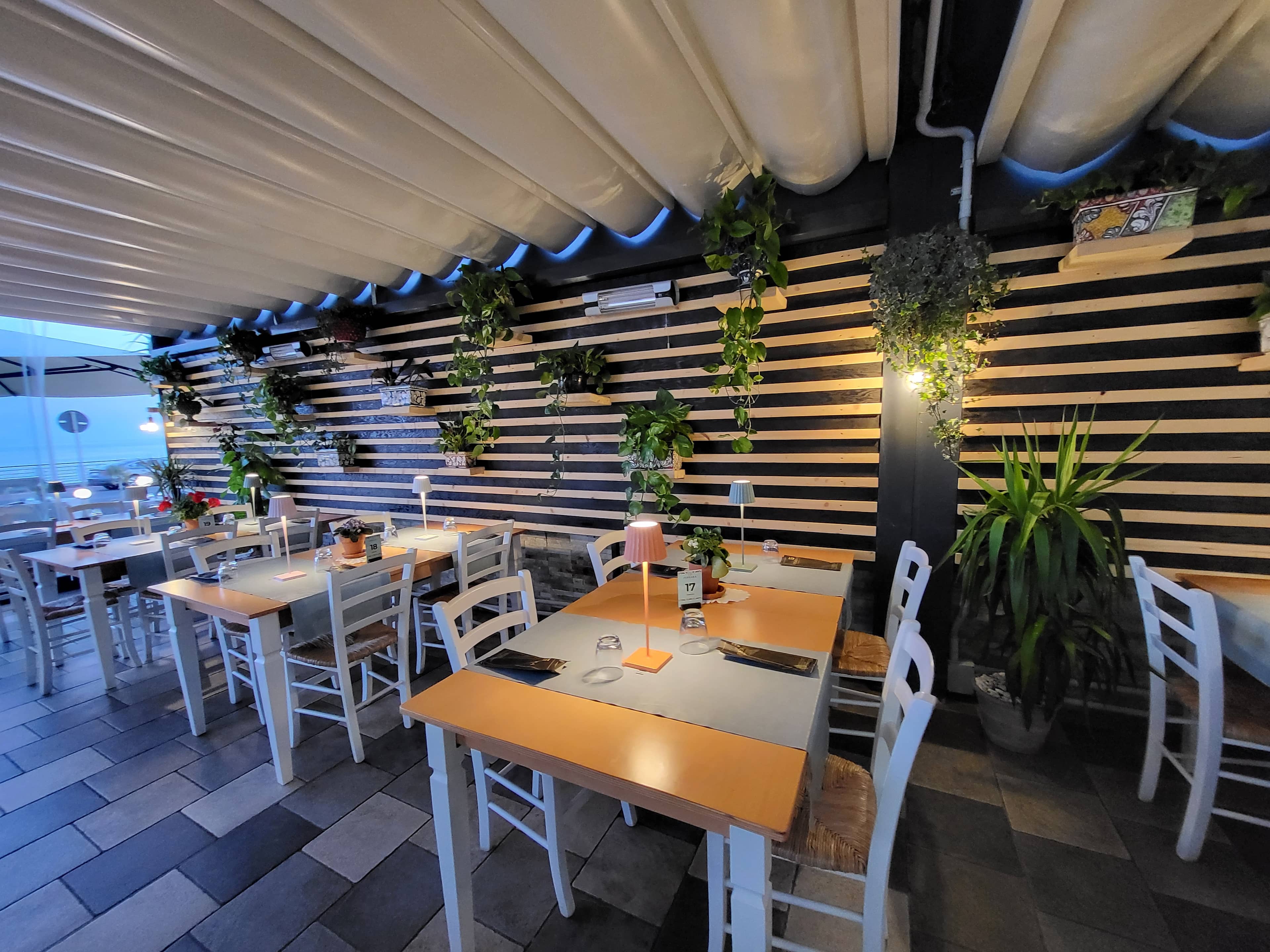 Immagine di copertina del ristorante Ferrara gusto e passione, ristorante a base di pesce , pizzeria napoletana e conteporanea