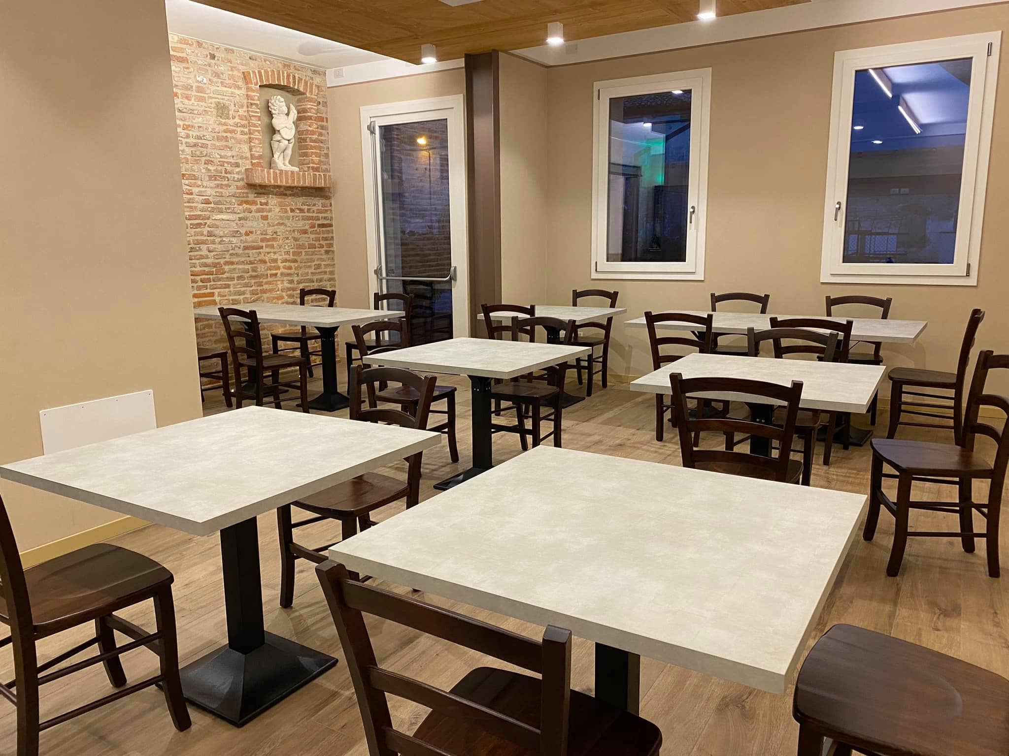 Immagine di copertina del ristorante Osteria con cucina-Pizzeria il Gabbiano