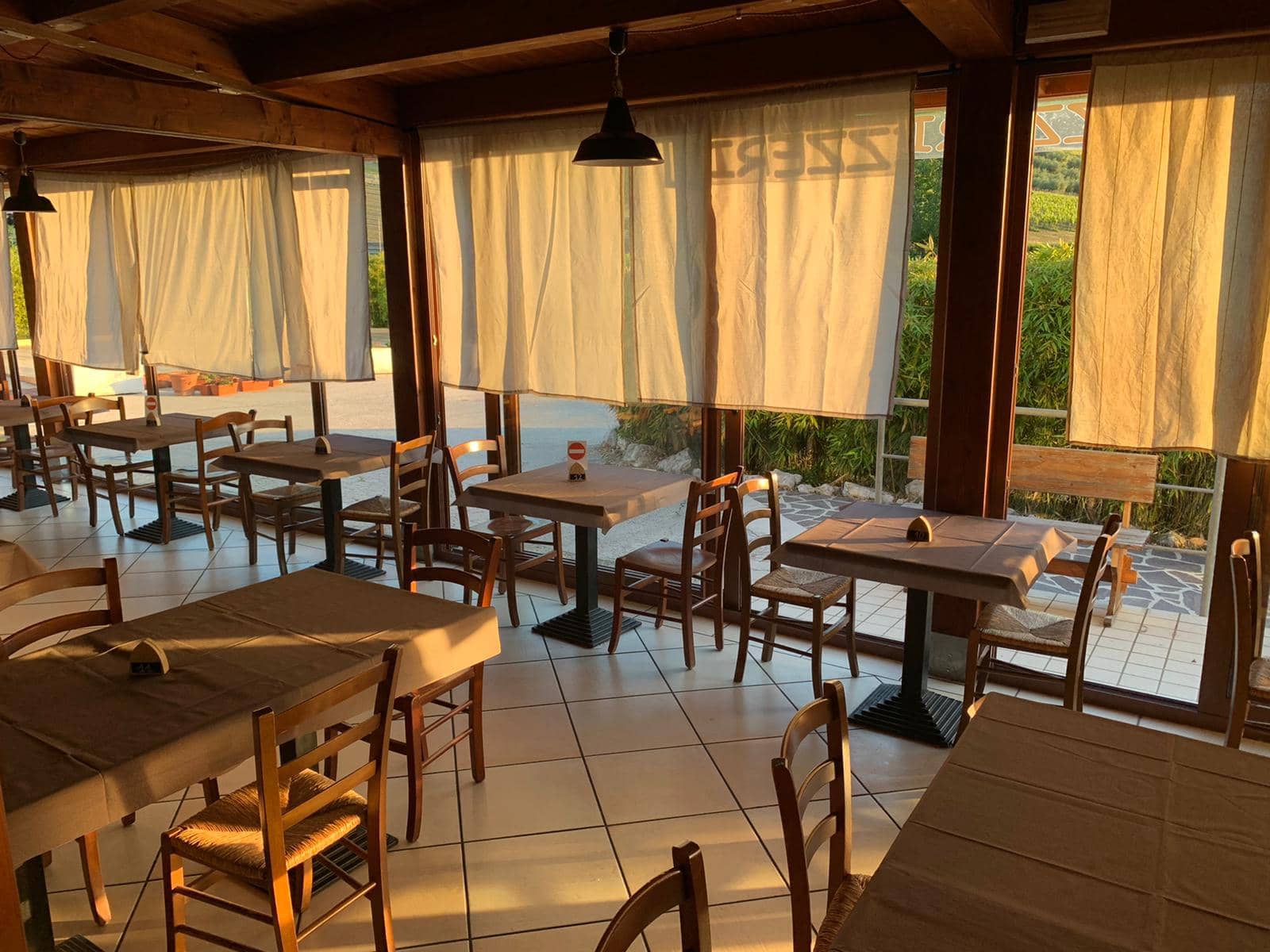 Immagine di copertina del ristorante La Taberna Braceria Pizzeria di Marzella Annamaria
