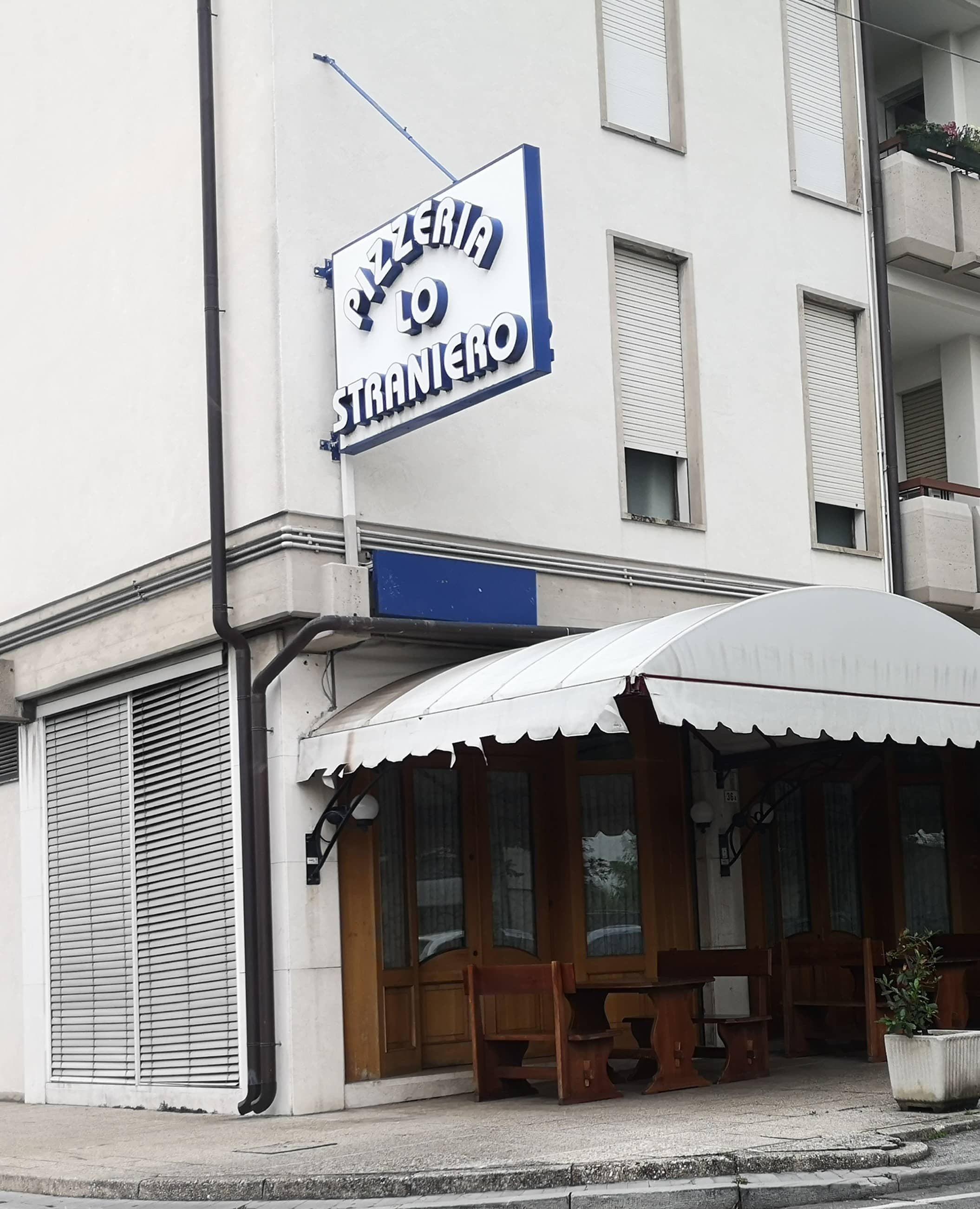 Immagine di copertina del ristorante Pizzeria Lo Straniero