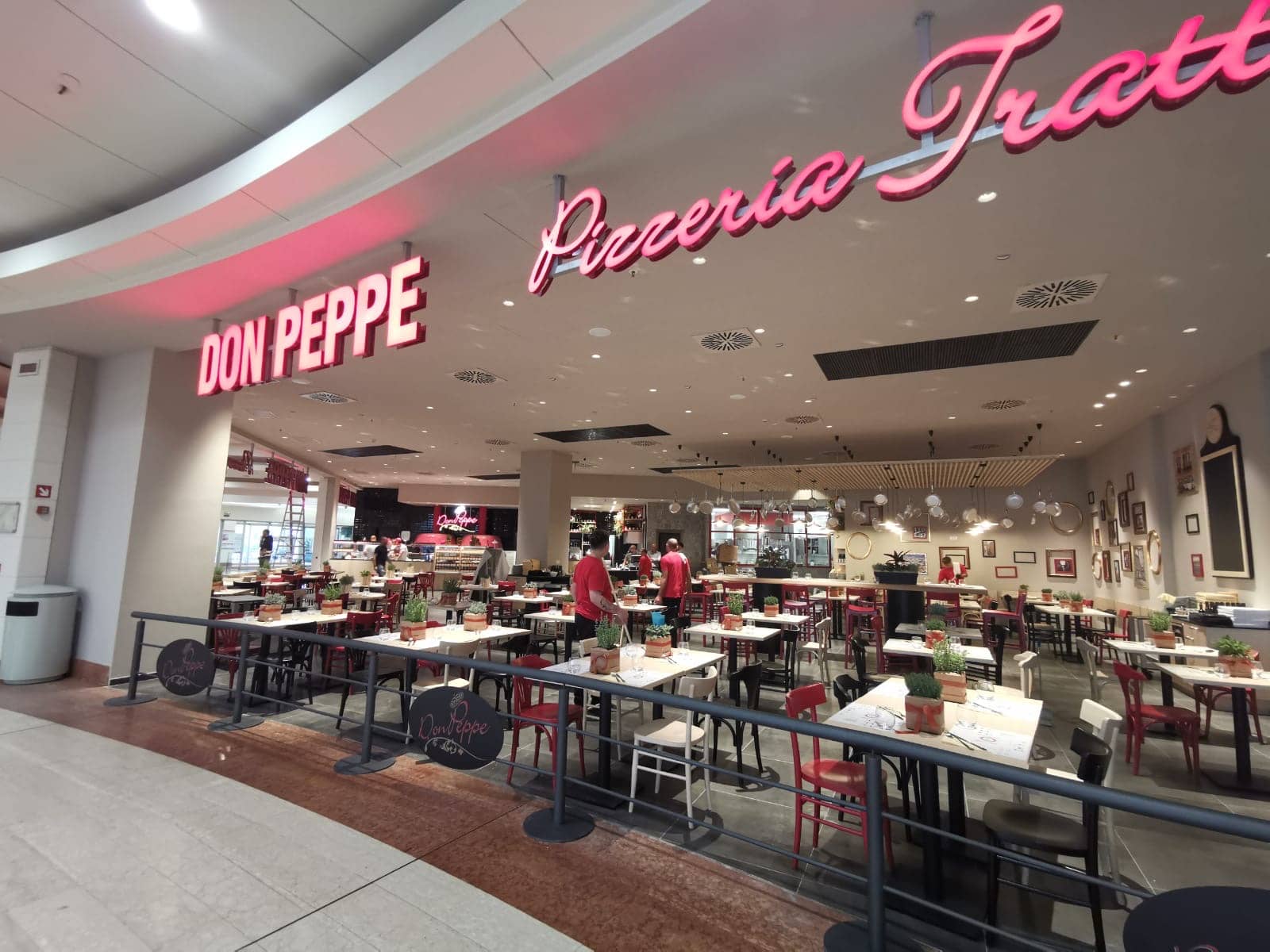Immagine di copertina del ristorante Don Peppe pizza e cucina co&rsquo; core C.C. Corti Venete
