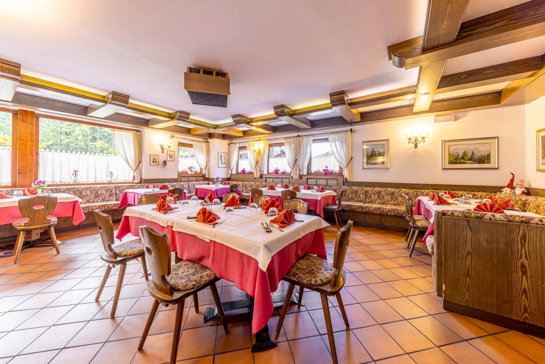 Immagine di copertina del ristorante Ristorante La Ritonda Di Gianpaolo De Paoli &amp; C. Sas