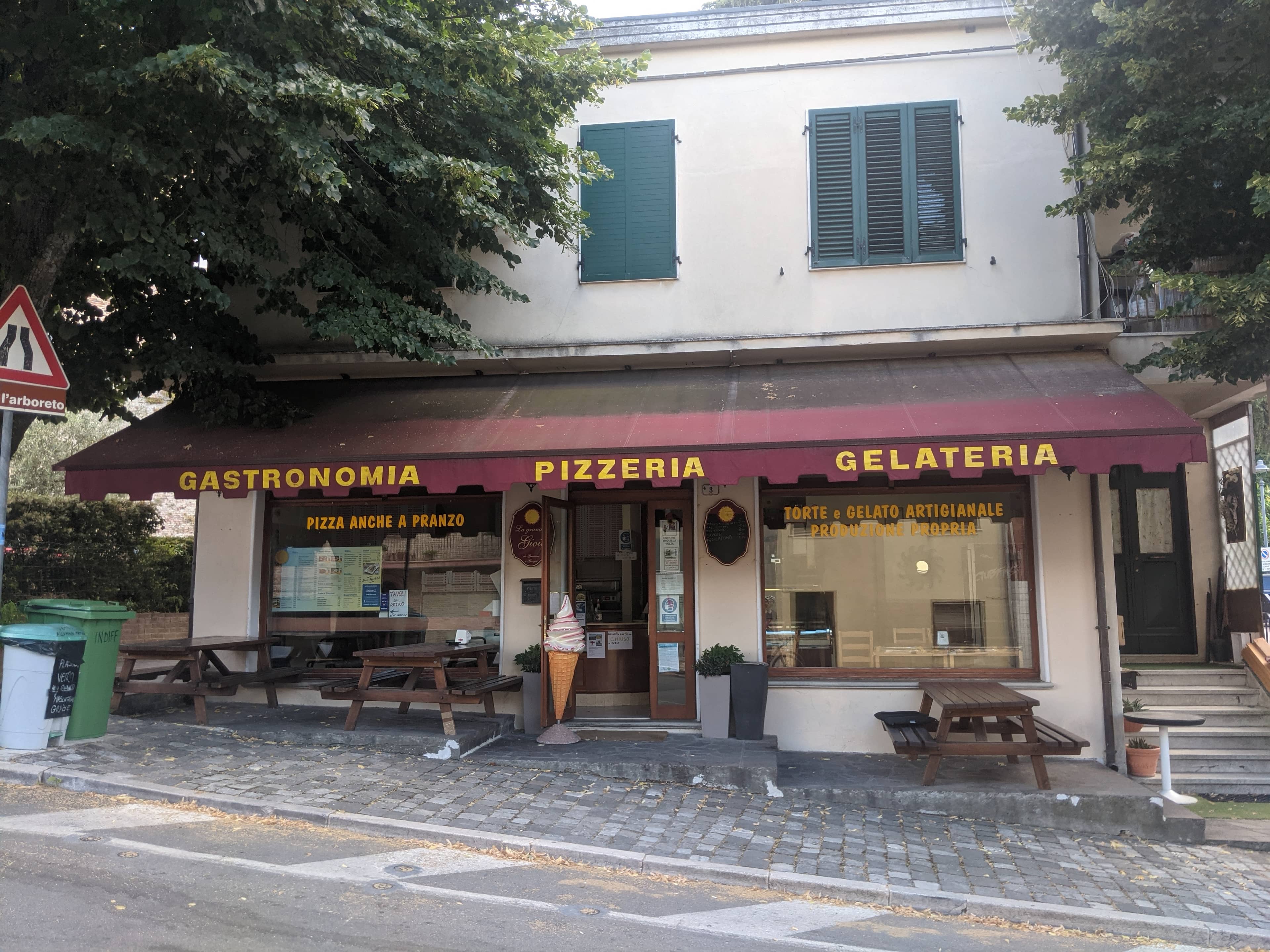 Immagine di copertina del ristorante La Grande Gioia Di Antonioli Graziano E Rosu Georgeta S.n.c.