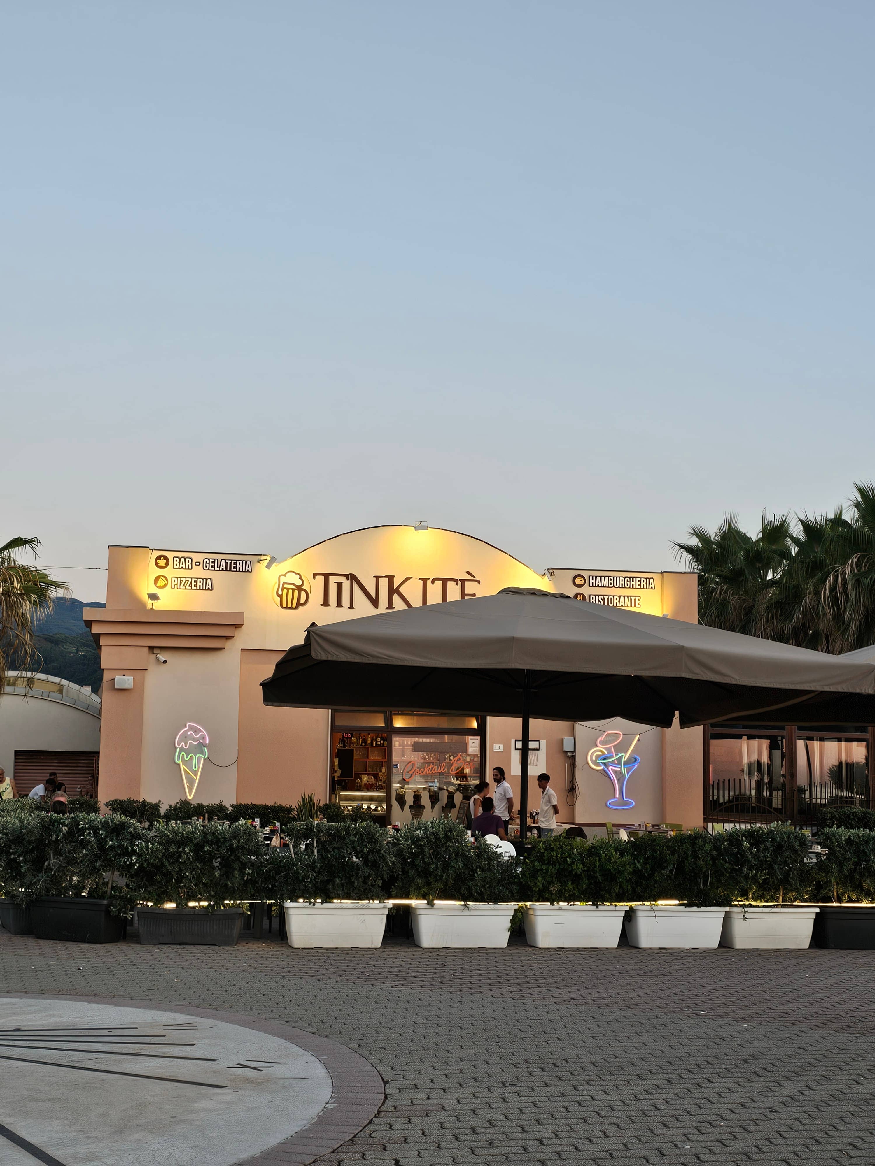 Immagine di copertina del ristorante Tinkit&eacute;
