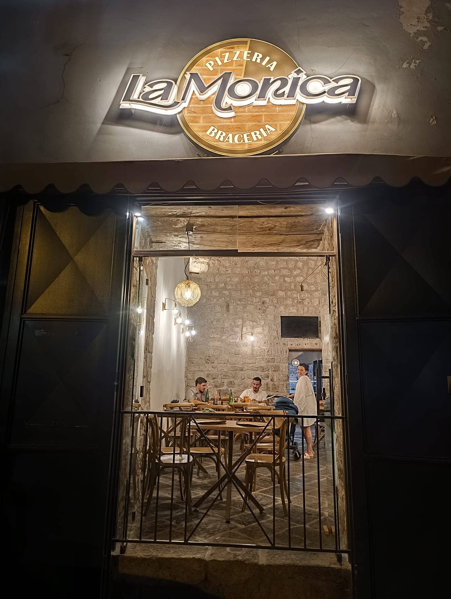 Immagine di copertina del ristorante La Monica Braceria Pizzeria