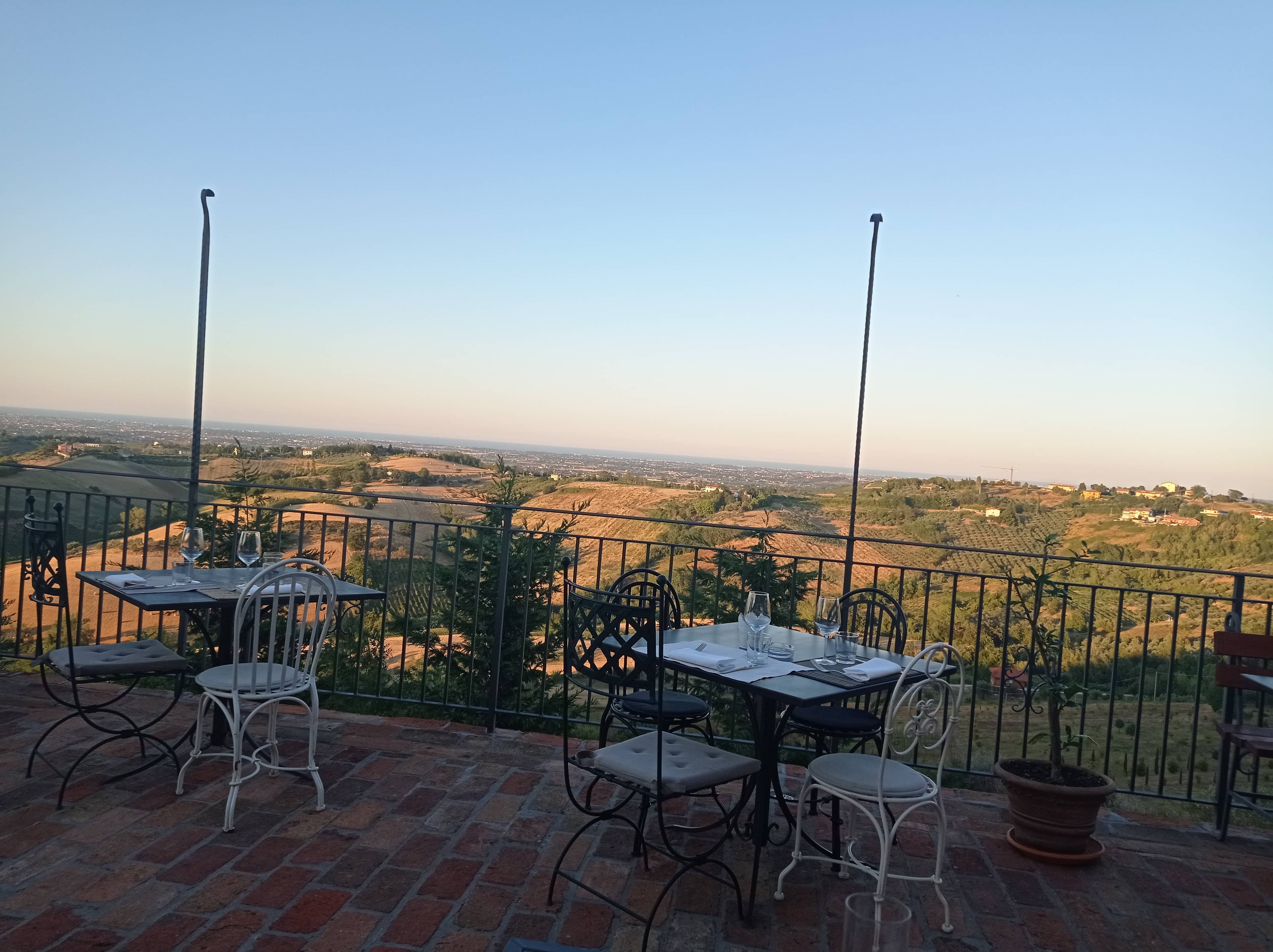 Immagine di copertina del ristorante Il Castellaro - Borghi