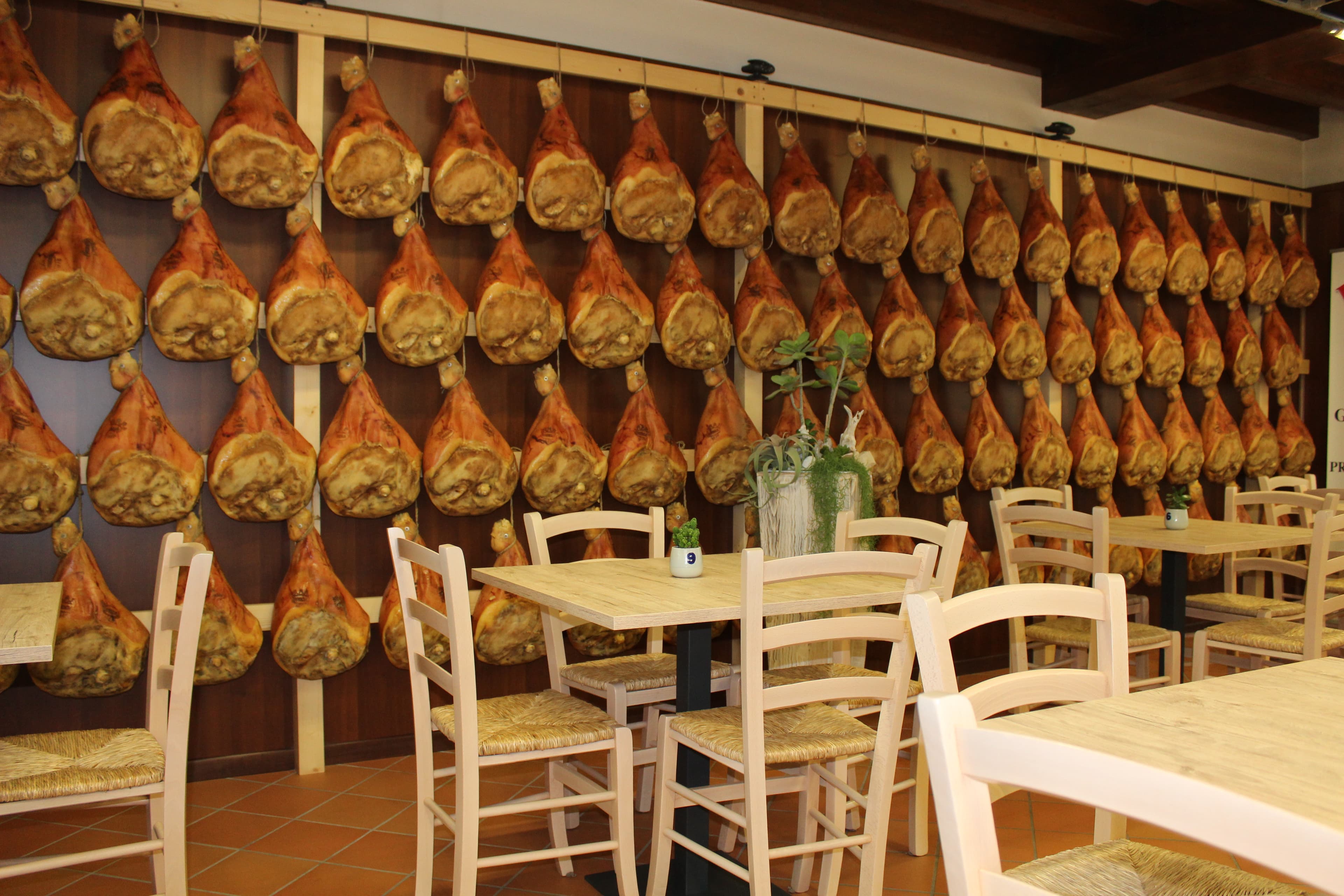 SALUMERIA UGOLOTTI - Ristorante a Langhirano