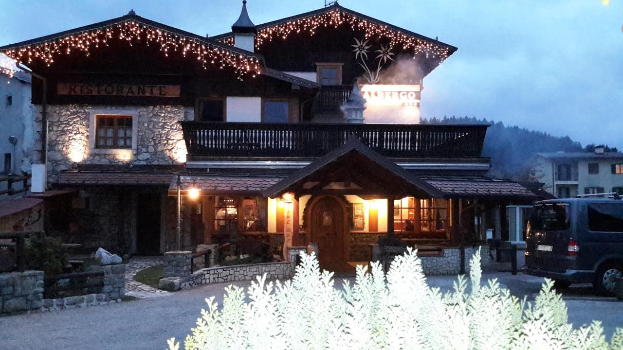 Alla Frasca Verde - Hotel Albergo Camere B&amp;B,Ristorante Osteria Pizzeria,Enoteca - Ristorante a Lauco