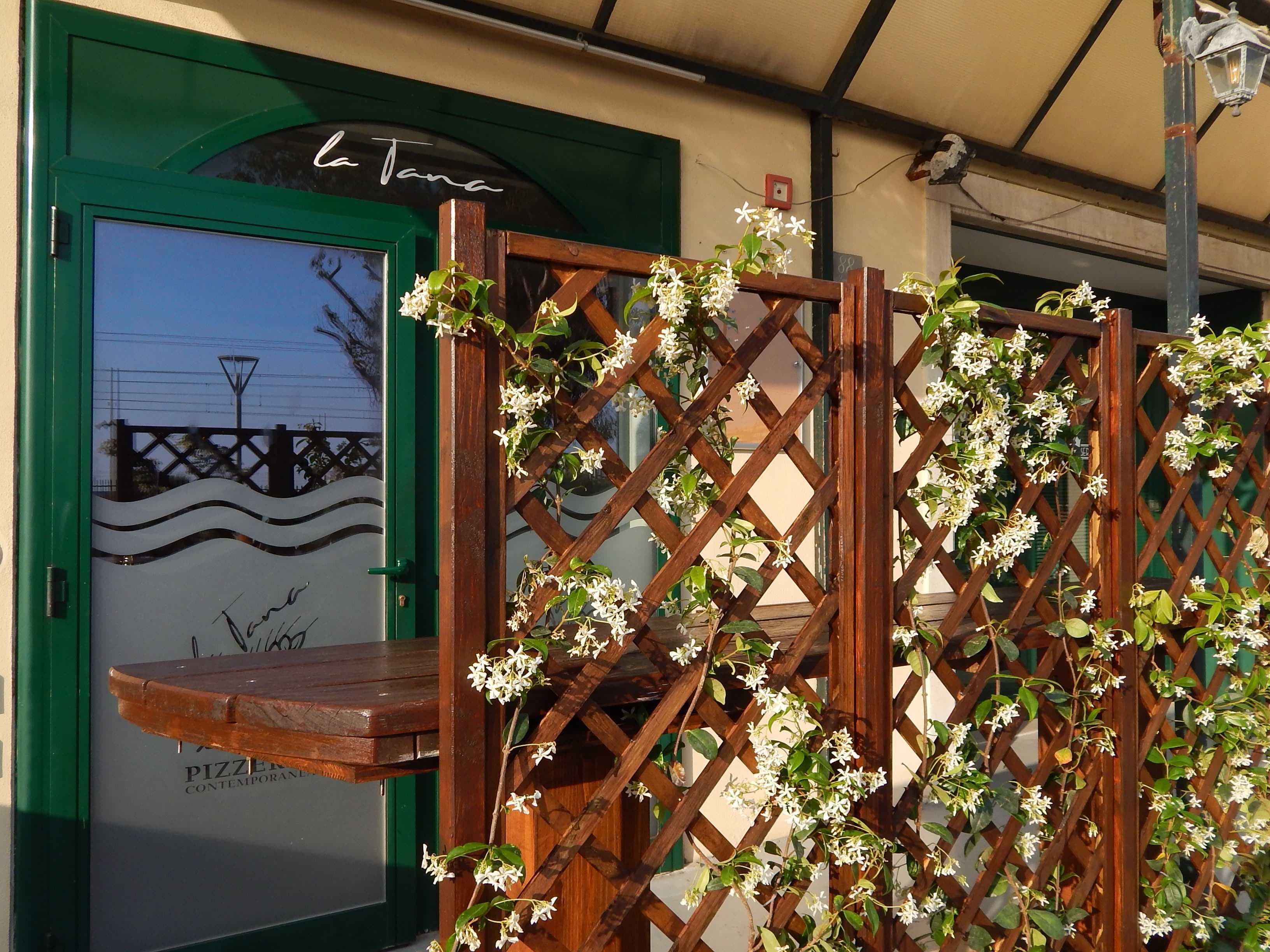 La Tana Pizzeria - Ristorante a Lavagna