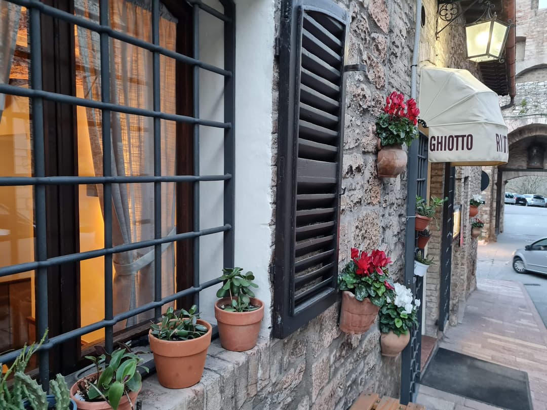 Immagine di copertina del ristorante Ghiotto Ristorante - Assisi