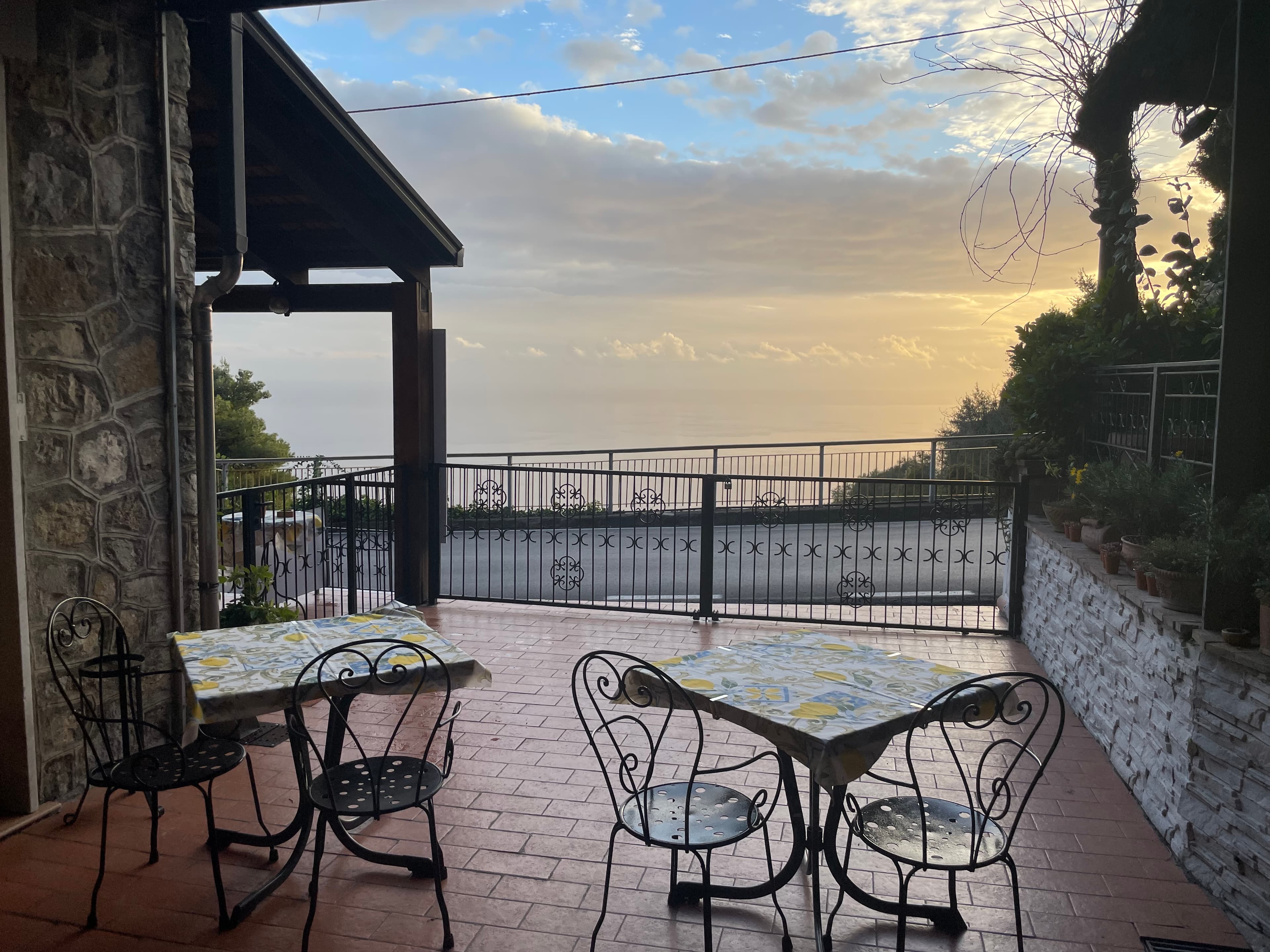 Luca's Restaurant - Bar - Pizzeria - Ristorante a Furore