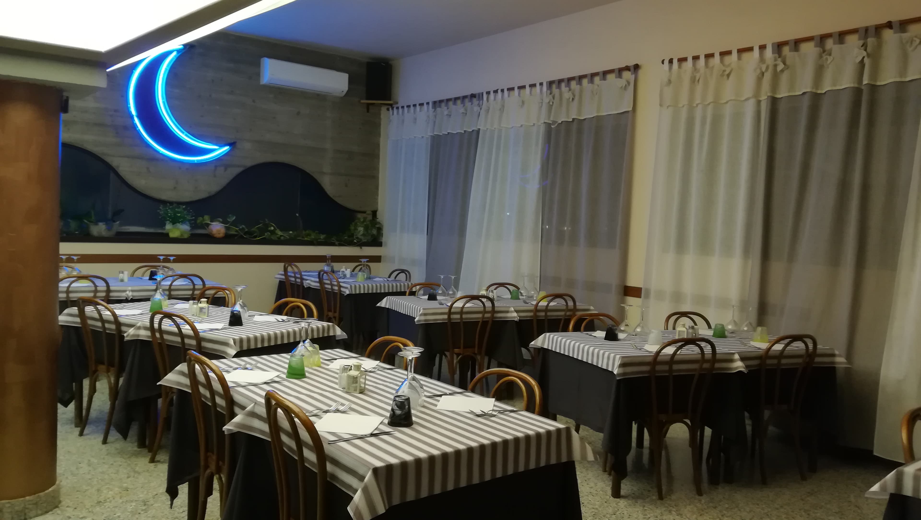 Ristorante Quarto Di Luna - Ristorante a Margine Coperta-traversagna