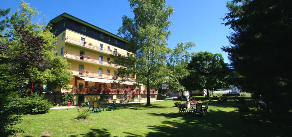 Hotel Ristorante Bar Rech-Hof Sayonara &amp; Arte dell'Orto - Ristorante a Folgaria