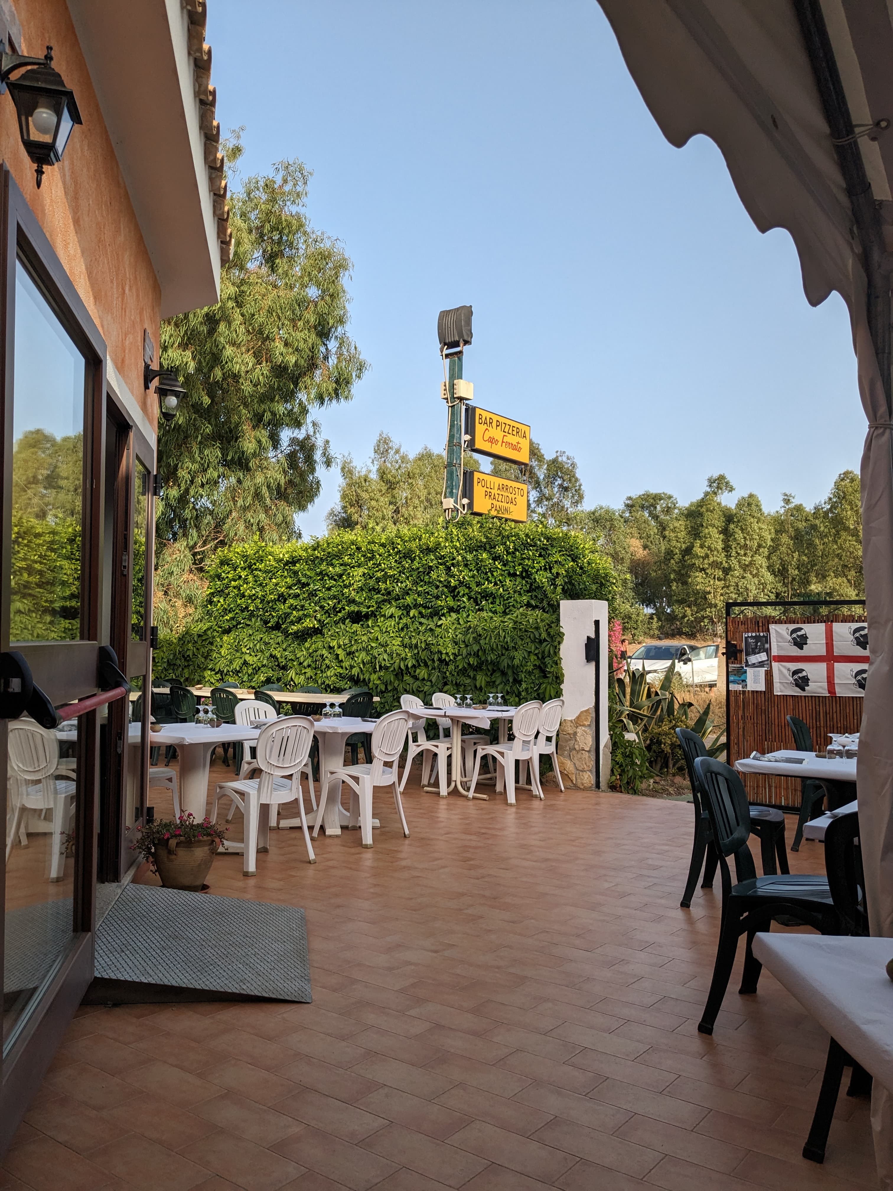 Bar Pizzeria Capo Ferrato - Ristorante a Capo Ferrato