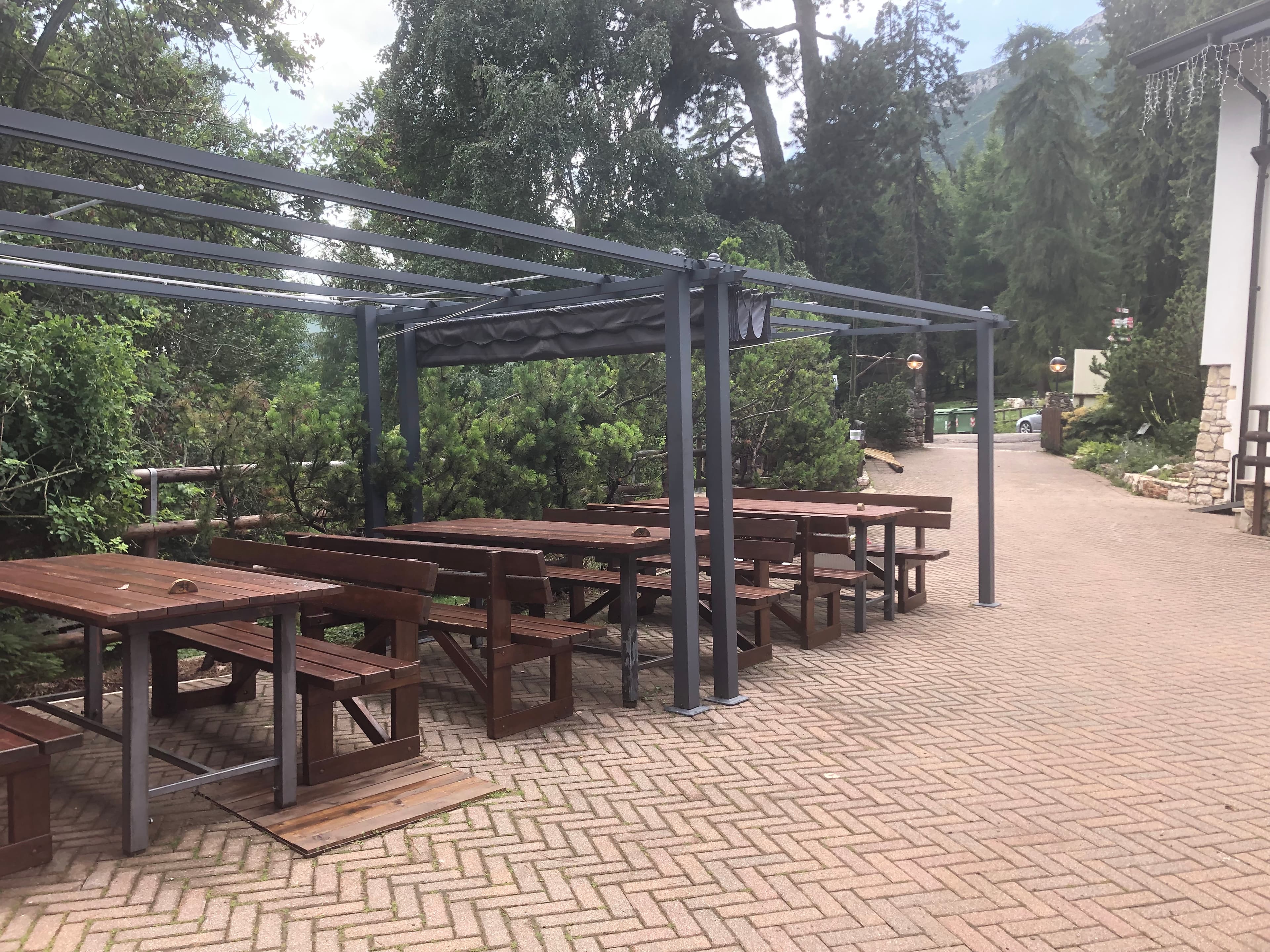 Rifugio Novezzina - Ristorante a Ferrara di Monte Baldo