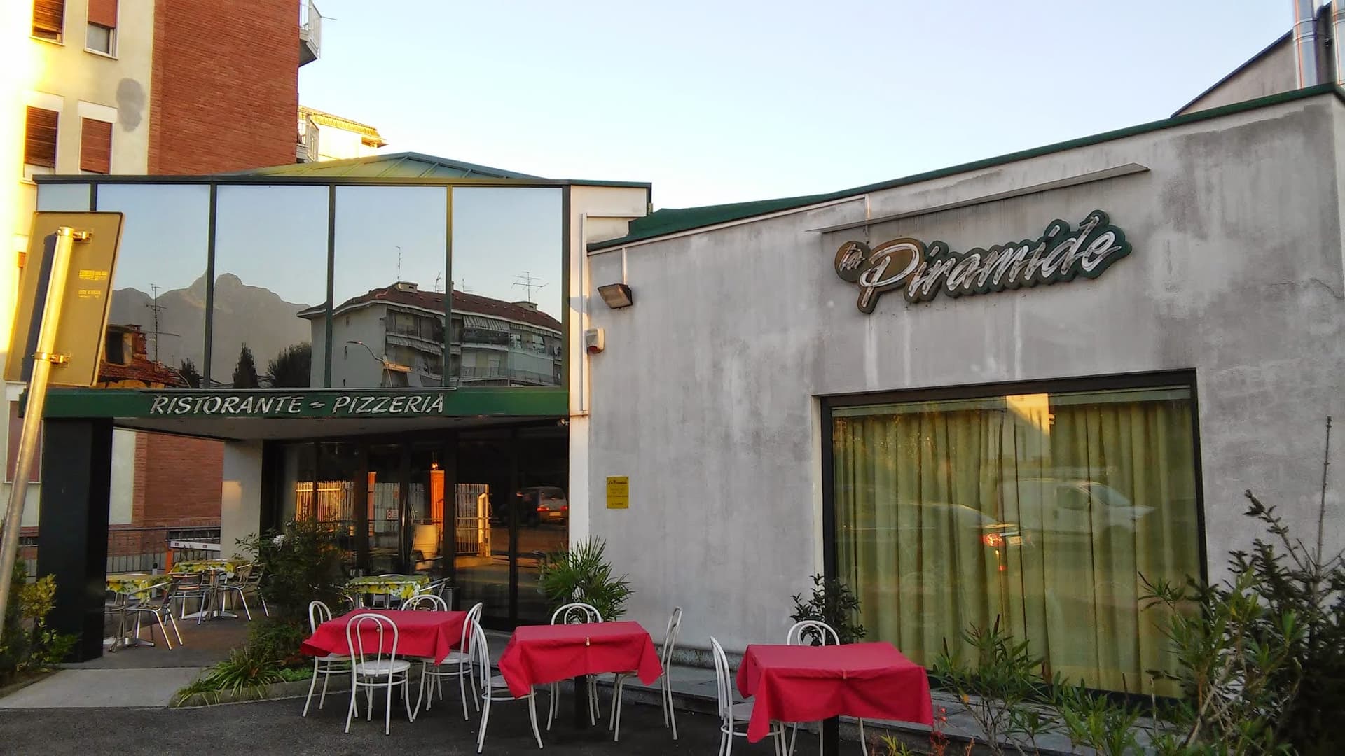 Immagine di copertina del ristorante La Piramide di Francese Carlo &amp; C. S.A.S.
