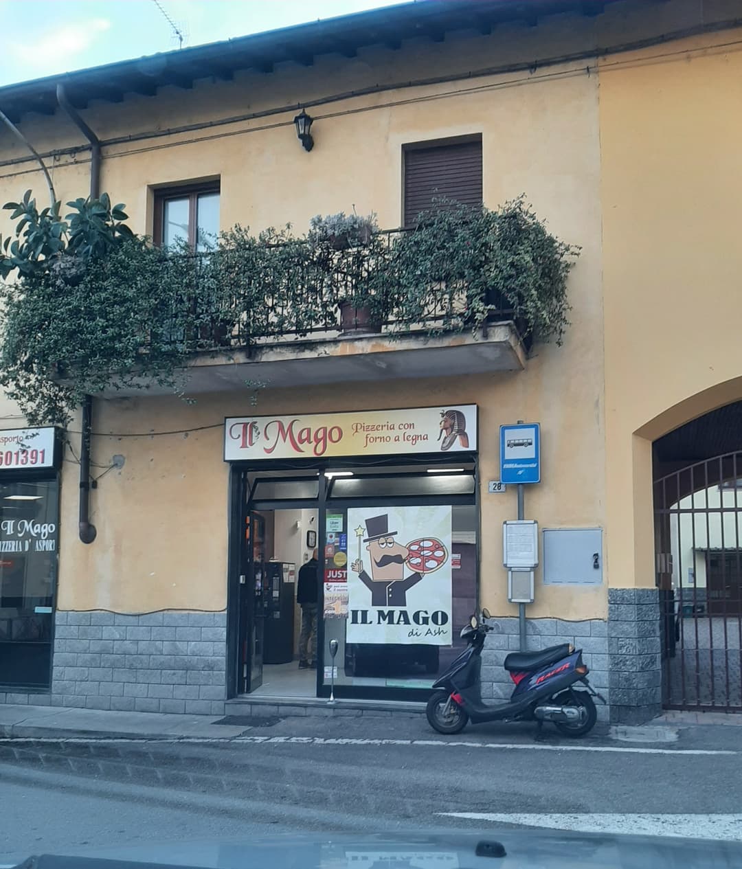 Immagine di copertina del ristorante pizzeria il mago di ash.
