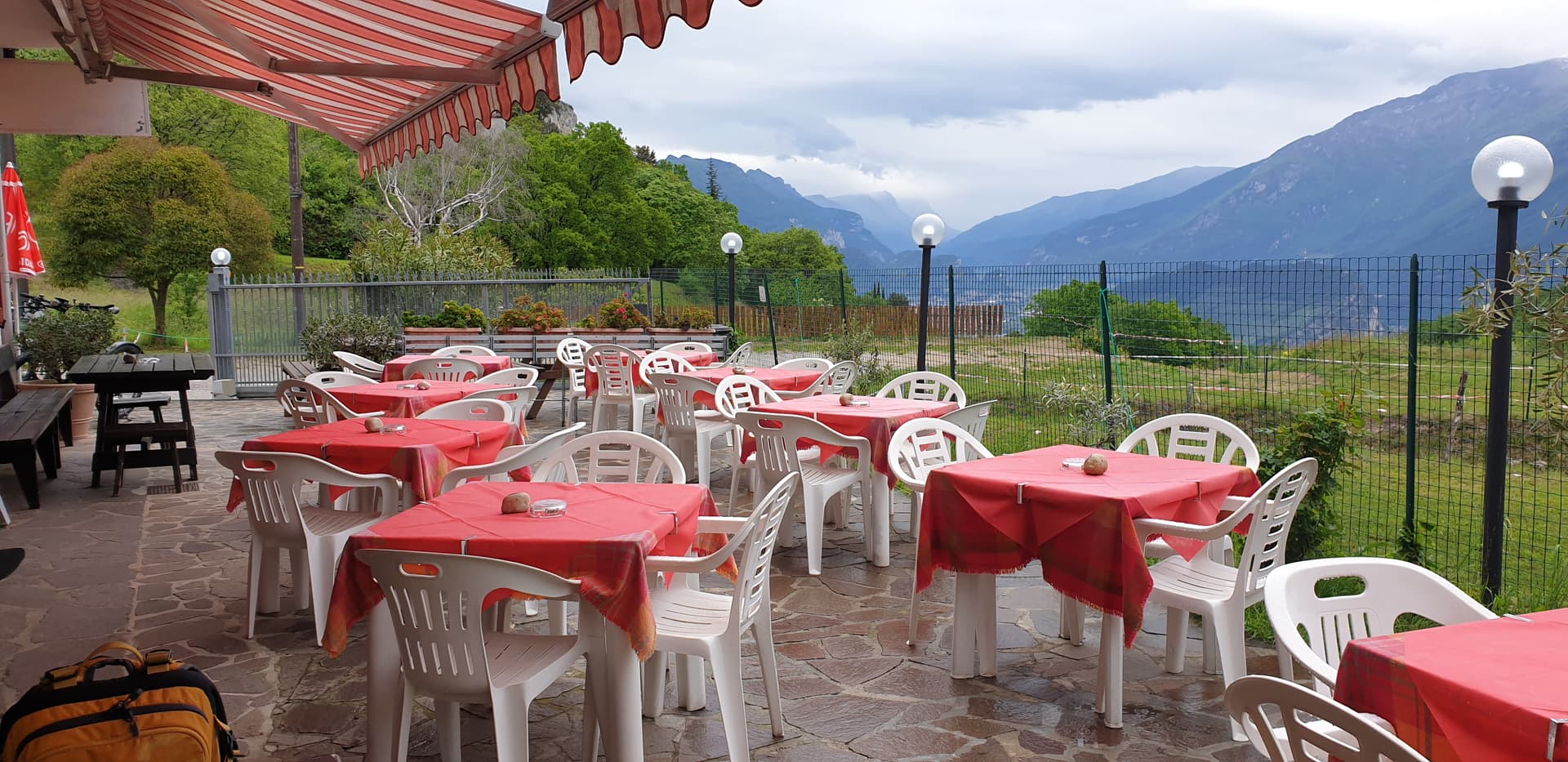 Ristorante Ristorante Rosalpina Parcheggio gratuito per il tempo di mangiare bere e rilassarsi. A pagamento TUTTO IL RESTANTE TEMPO.