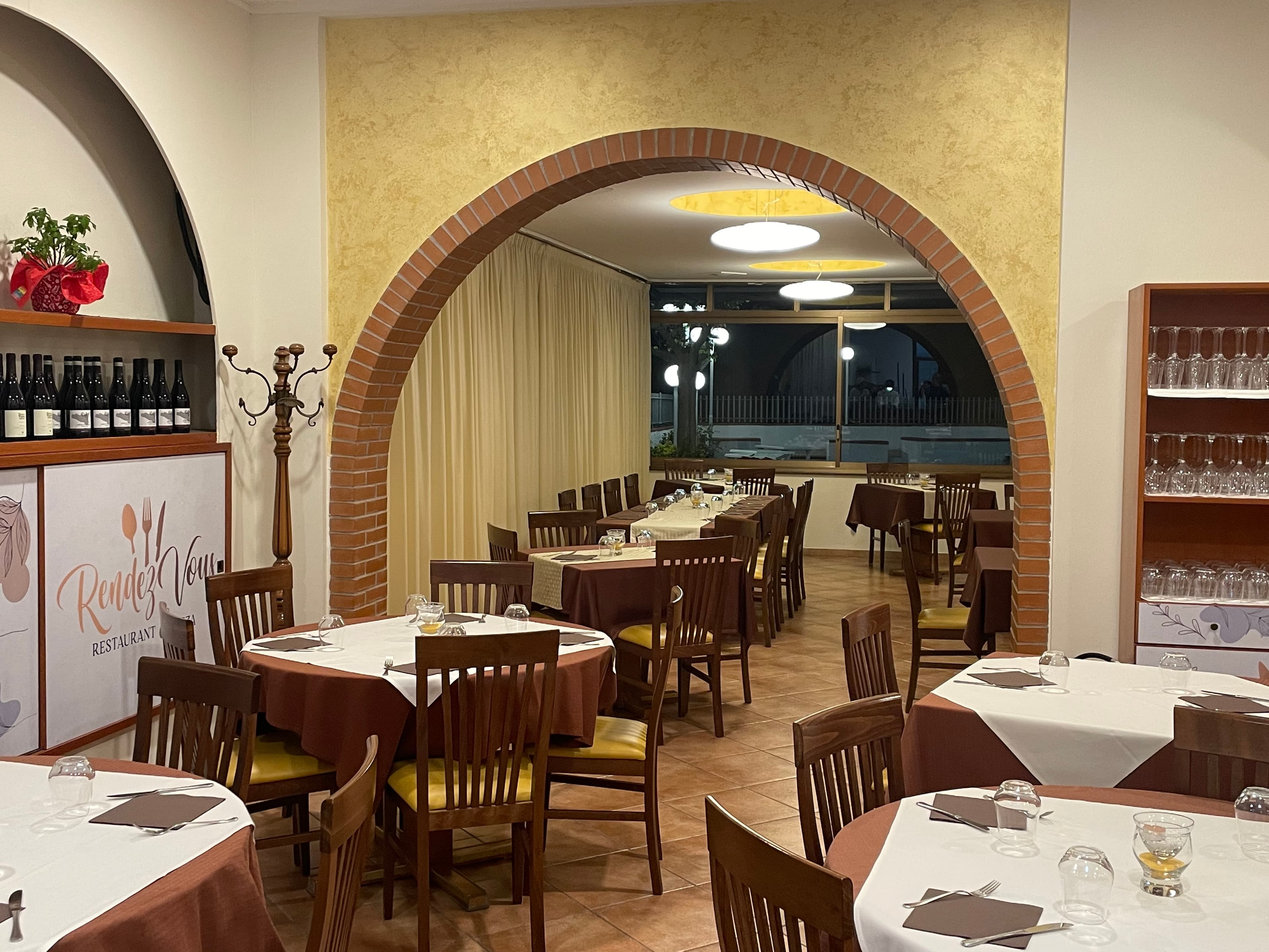 Rendez Vous Restaurant &amp; Pizza - Ristorante a Gioiosa Marea