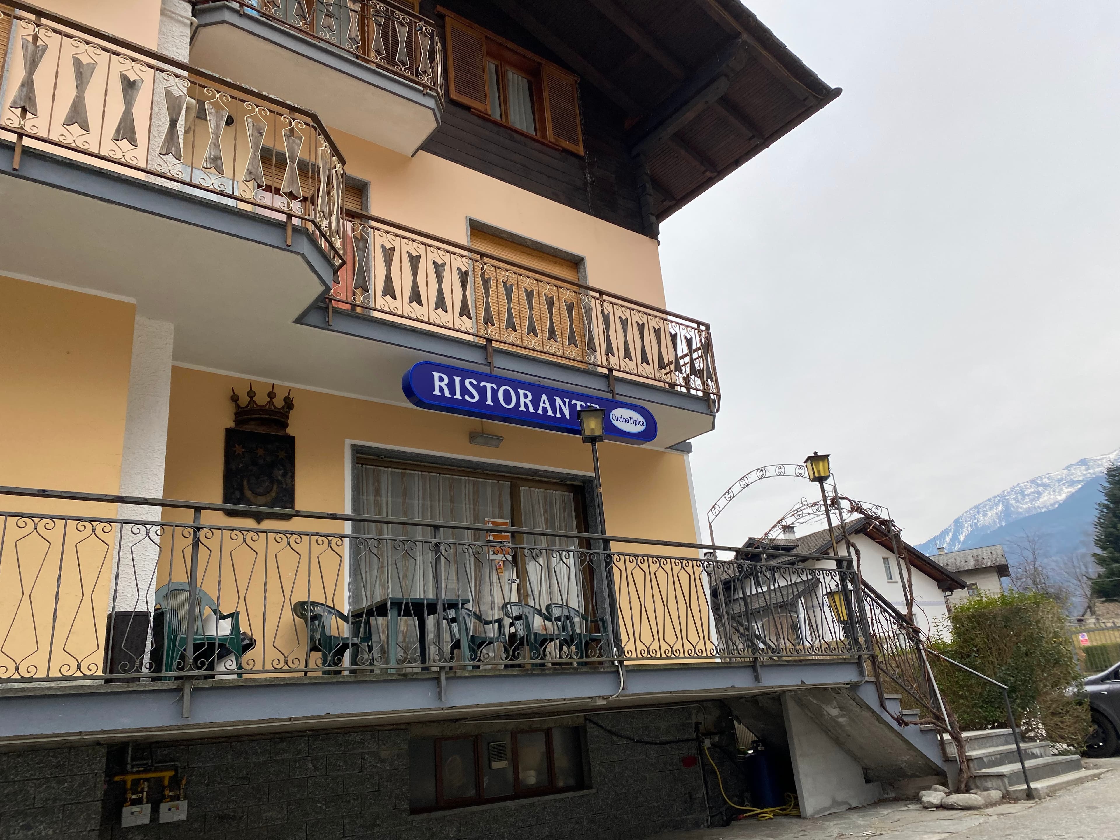 Giglio Azzurro Bar Ristorante Pizzeria - Ristorante a Premia