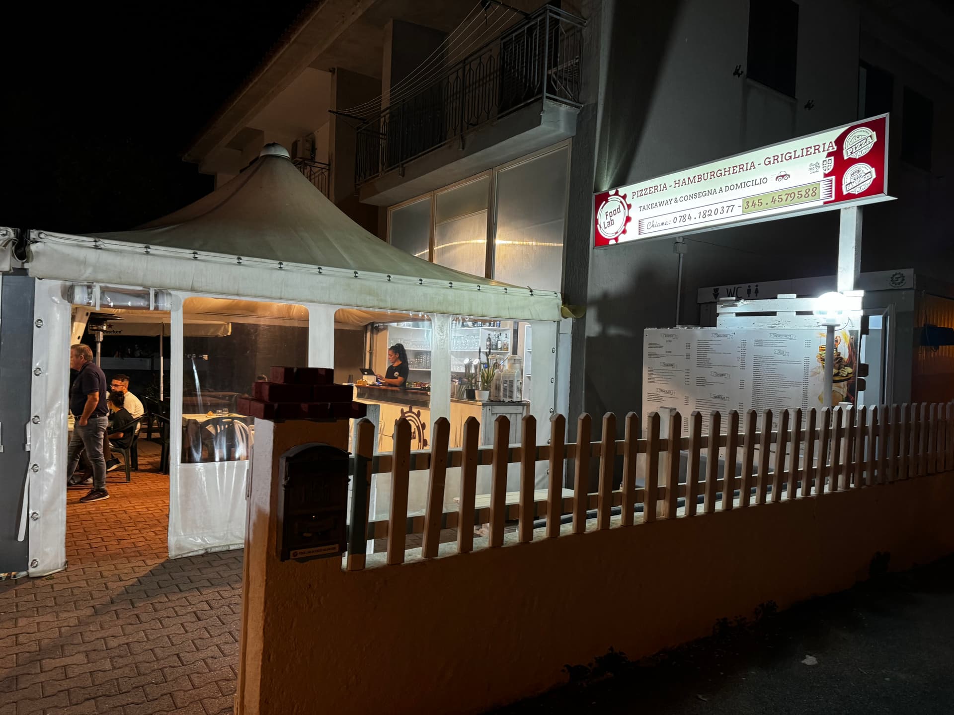 Immagine di copertina del ristorante Food lab pizzeria griglieria hamburgheria piccola ristorazione .
