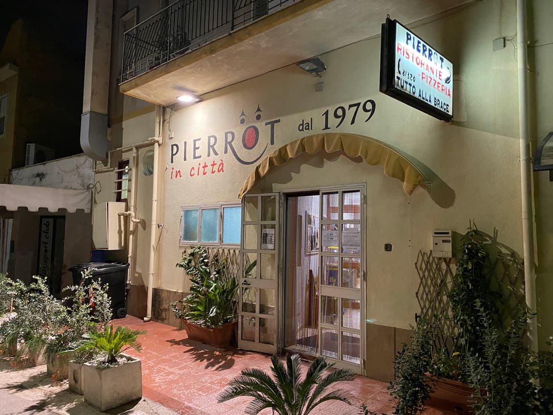Immagine di copertina del ristorante Pierrot in città