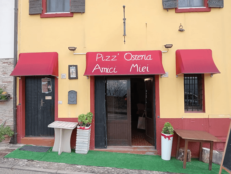 Immagine di copertina del ristorante Pizz' Osteria Amici Miei